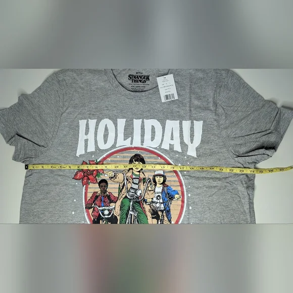 NWT Mens XXL Netflix Stranger Things 'Holiday Squad' Grey T-shirt Short Sleeve - Picture 6 of 7